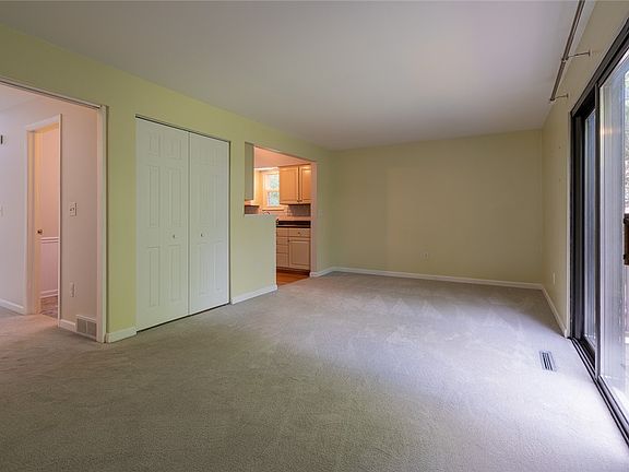 3rd image of 221 Woodbridge Ct