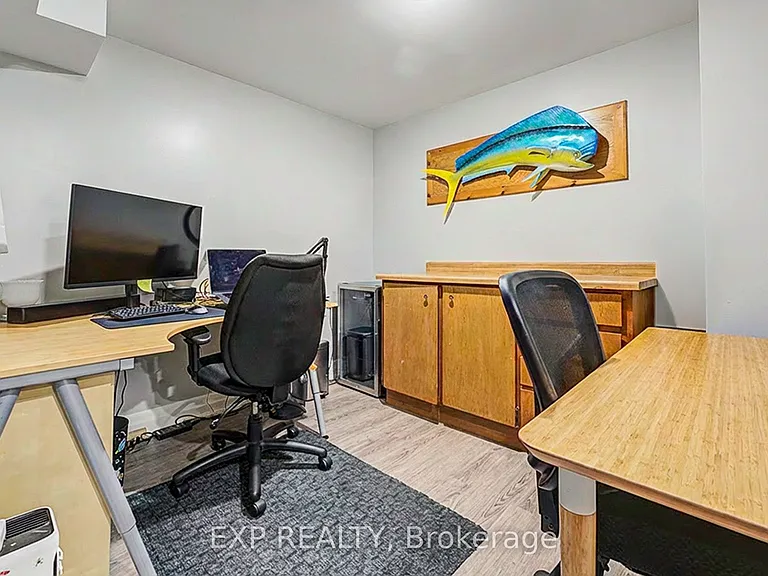 457 Heddle Cres — Photo 30