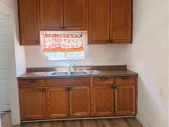 5th image of 2742 Cudahy St