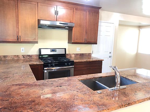 3rd image of 2591 Maywood Dr