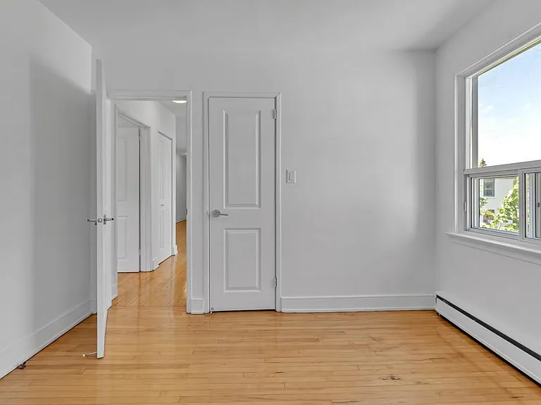 389 Yonge St #401-3 — Photo 18