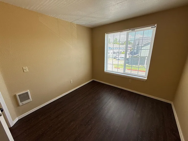 2574 16th Ave SE — Photo 29