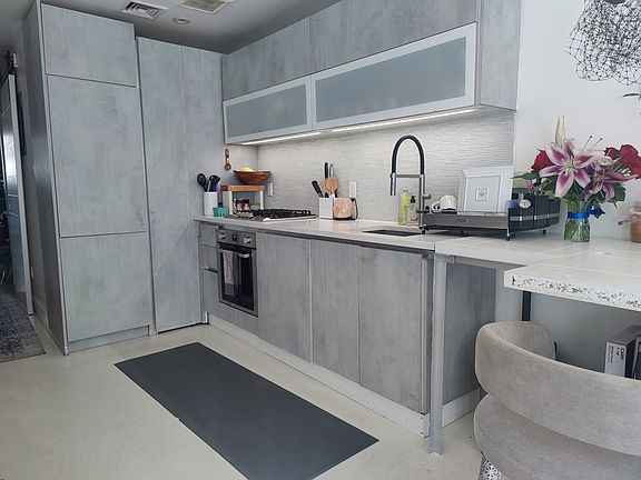 3rd image of 668 Halsey St #1