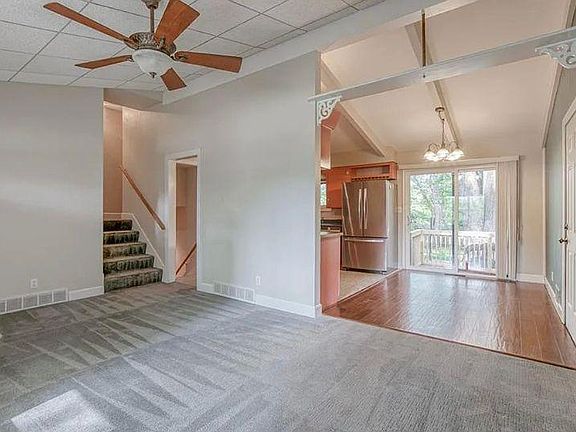 5th image of 906 NE 61st St
