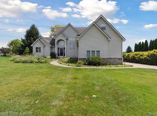 822 Saddle Club Ln, Howell, MI 48843