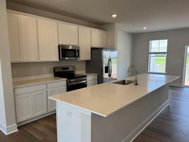 1312 Lake Lucerne Ln — Photo 4