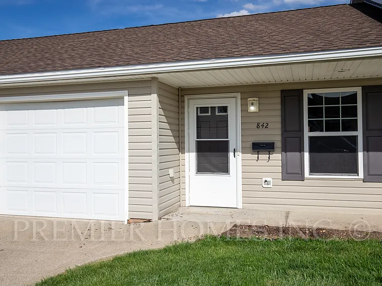 842 Serenity Ln #842 — Photo 1