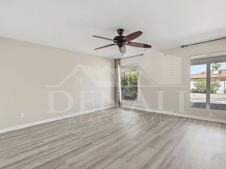 10602 E Elmhurst Dr — Photo 3