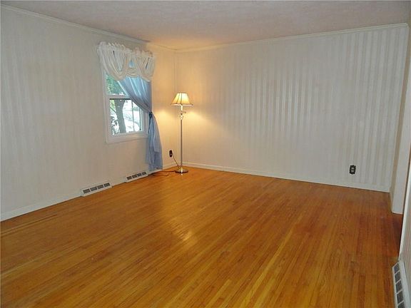 2nd image of 117 Blackwell Ln