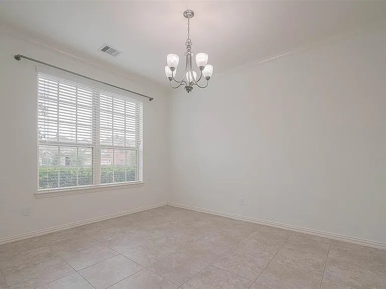 2261 Oak Circle Dr N — Photo 12