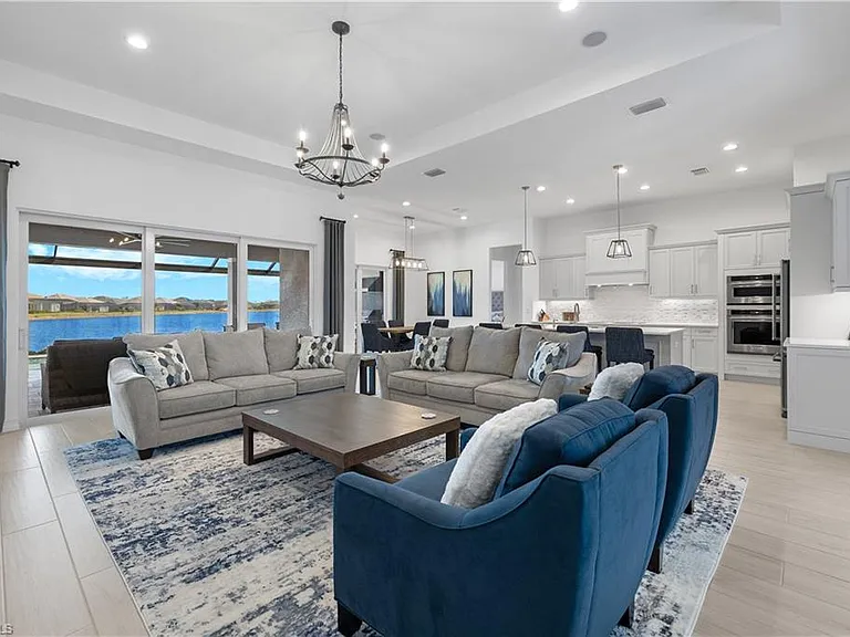 14265 Laguna Springs Ln — Photo 3