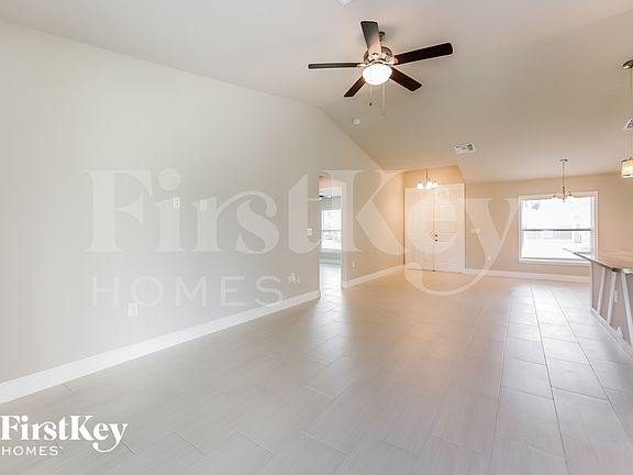 4th image of 845 Chezy St E