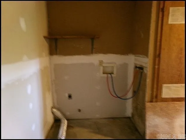 3915 Saint James Ct — Photo 10