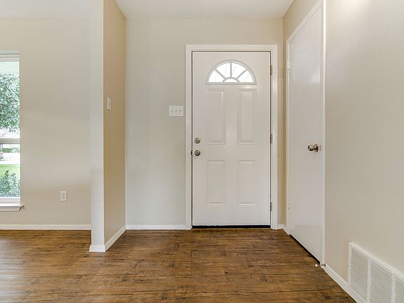 4th image of 2910 Hillsdale Ln