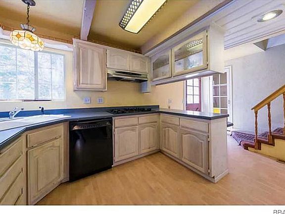 5th image of 848 Virginia Ct