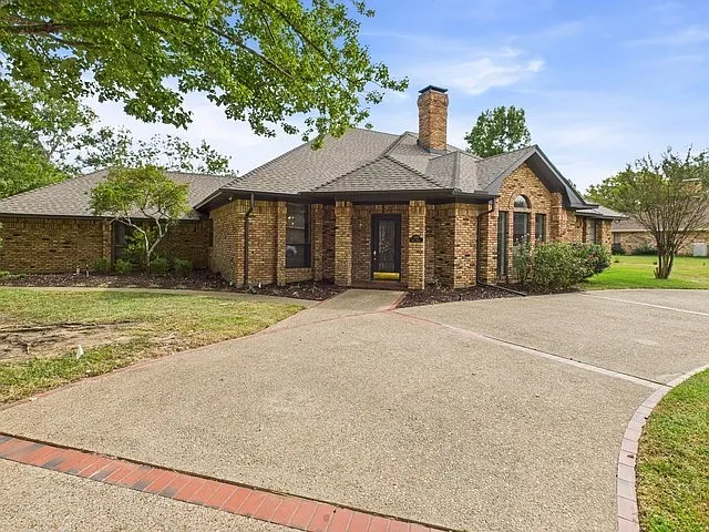 1178 Oval Dr — Photo 43