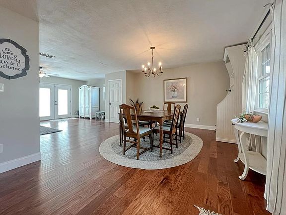 3rd image of 9 Iroquois Dr