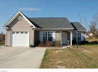 924 Big Creek Ct, High Point, NC 27265