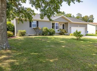 1032 Troutman Dr, Lebanon, MO 65536