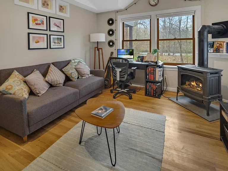 233 Forest Home Dr — Photo 2