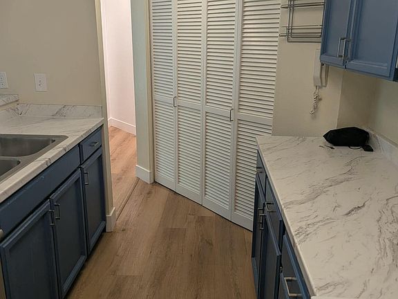 3rd image of 1516 E Pike St APT 204