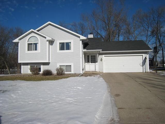 1st image of 406 Willow Creek Dr