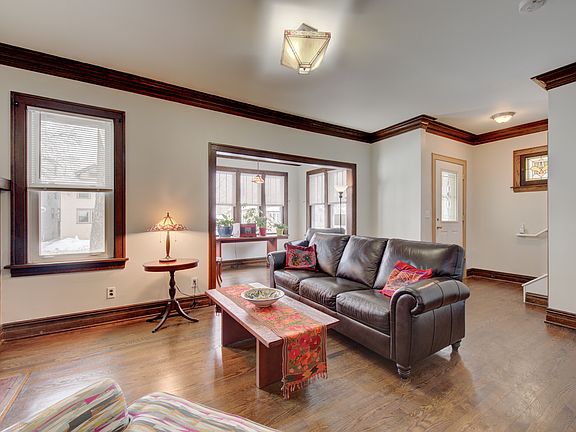 3rd image of 1114 Lyman Ave
