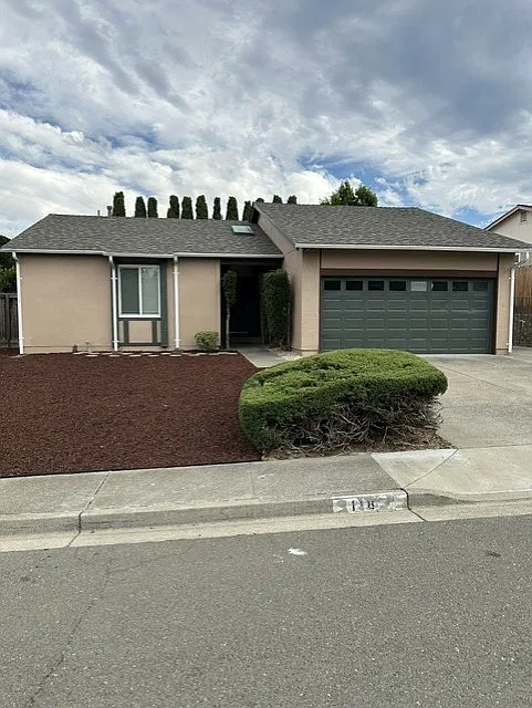 3 bed, 1216 sqft, $3,600 — Photo 1
