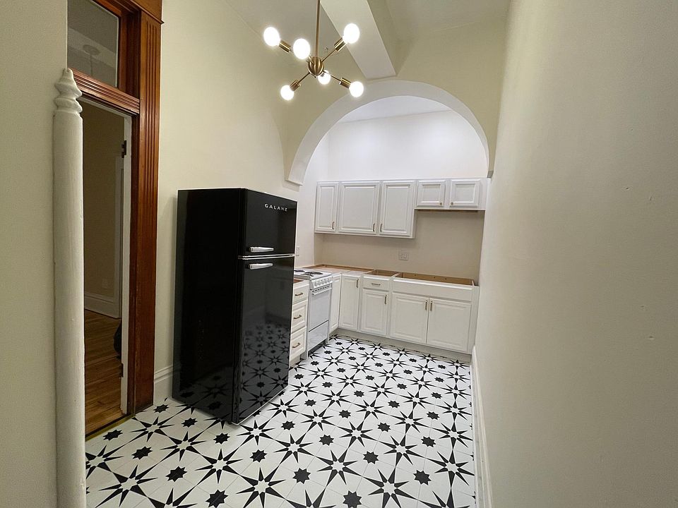 1st image of 641 Wheeling Ave #C