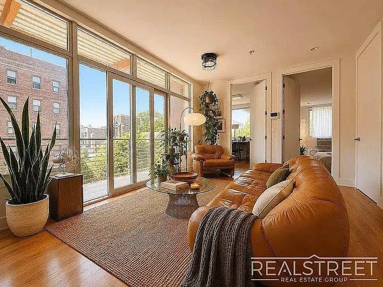 109 Winthrop St #4F — Photo 1