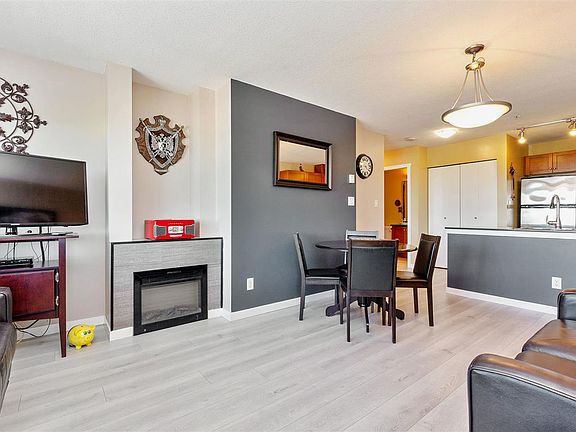3rd image of 415 E Columbia St #501