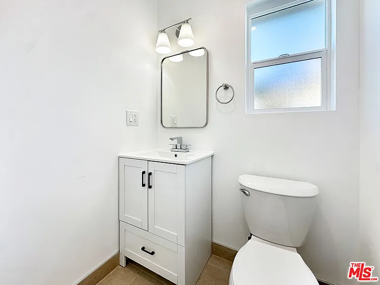 5930 Willoughby Ave — Photo 11