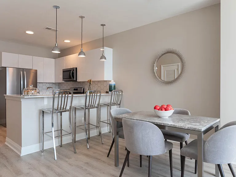 Stratus Kitchen with Dining Area