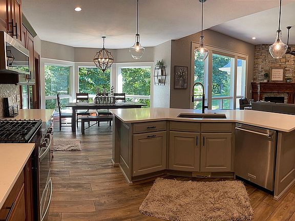 5th image of 1106 Oakwood Dr