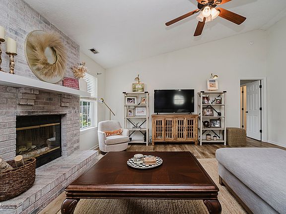 5th image of 293 E Quail Wood Ln
