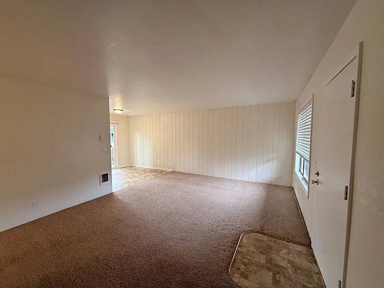 1959 Green Ave #1961 — Photo 5