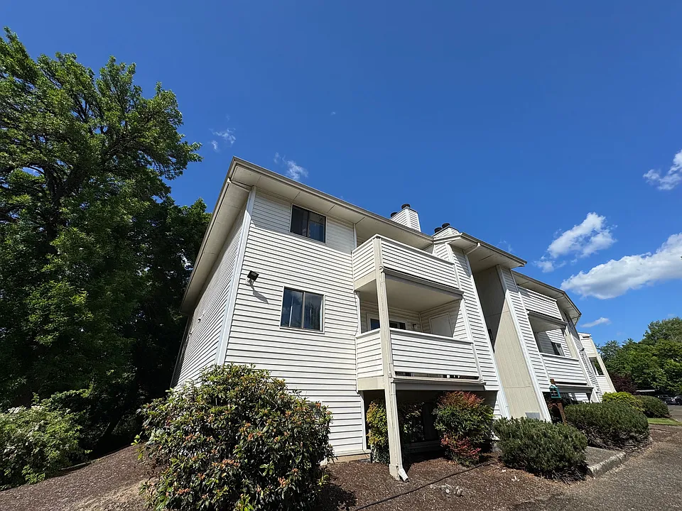 11040 SW Greenburg Rd #101