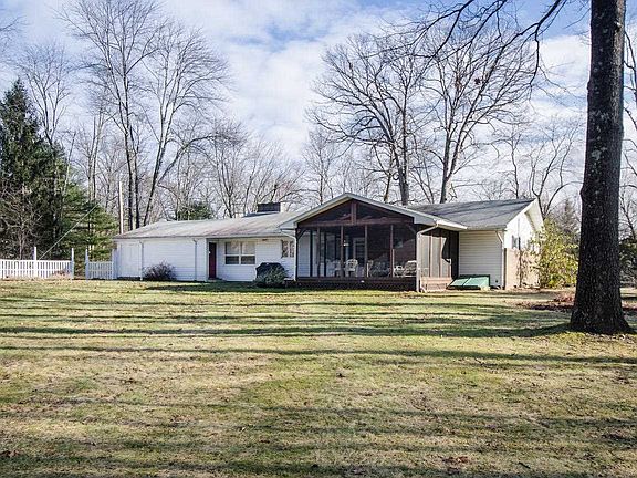 3rd image of 7 Woodland Dr