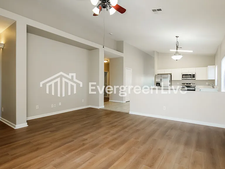 6038 N 68th Dr — Photo 6