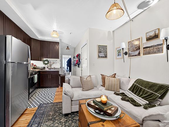 2nd image of 606 Jefferson St #1RR
