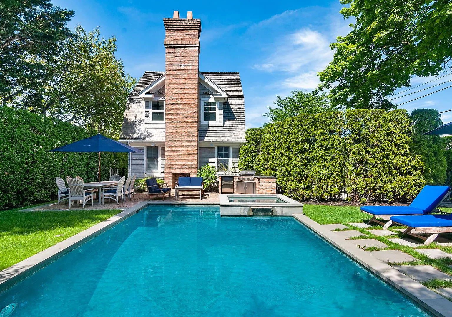 Modern Hamptons Retreat Near Village, Shops & Beaches — Photo 4