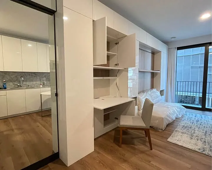 987 Queen St #1 — Photo 3