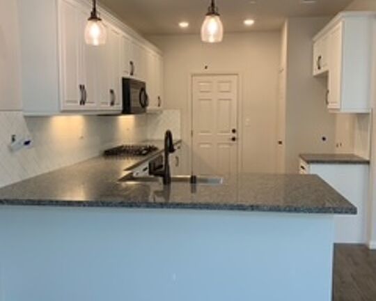 4th image of 11656 Hilltop Ln