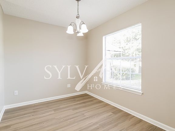 5th image of 8076 Carisbrook Ct