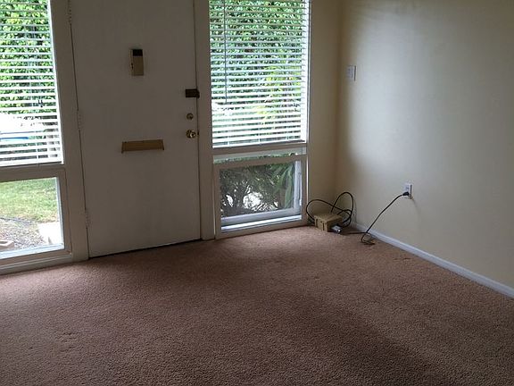 2nd image of 3962 Clairemont Dr