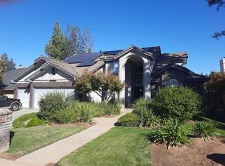 598 E Woodhaven Ln, Fresno, CA 93720