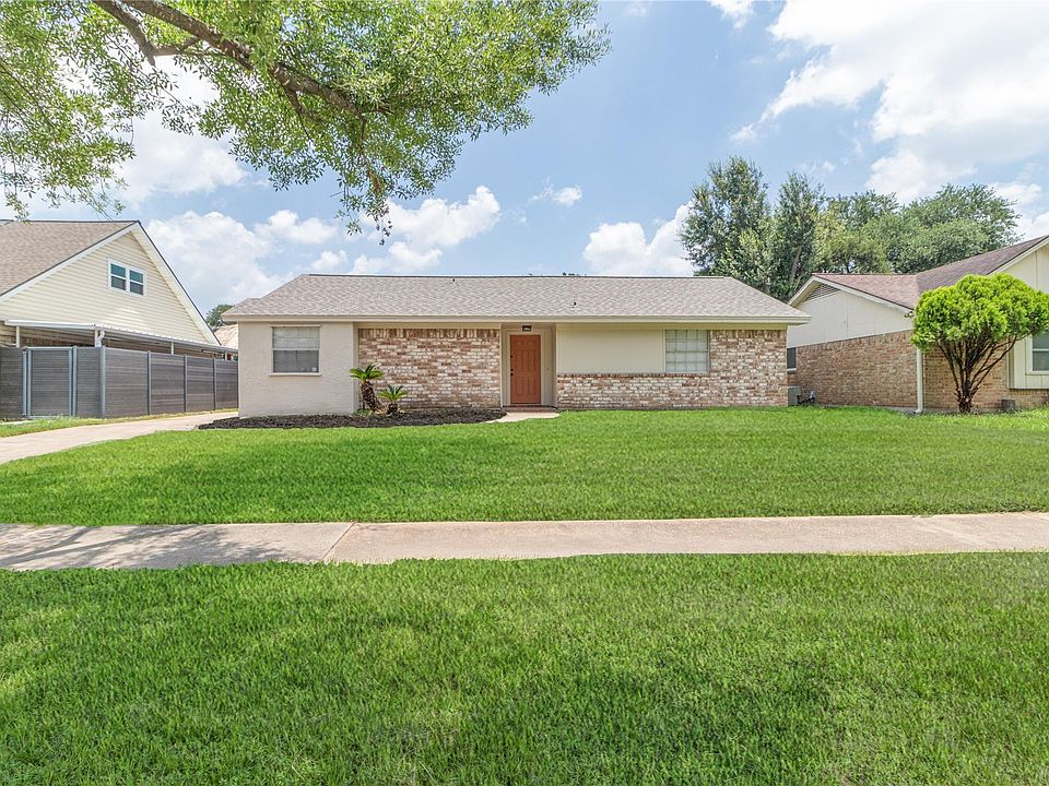 1st image of 16310 Forest Way Dr