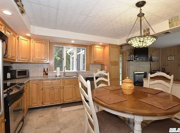 5th image of 38 Patricia Ln