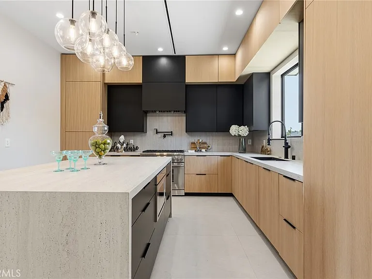 19539 Mobile St — Photo 5
