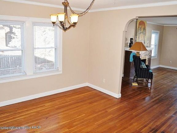 2nd image of 1504 Bowie St